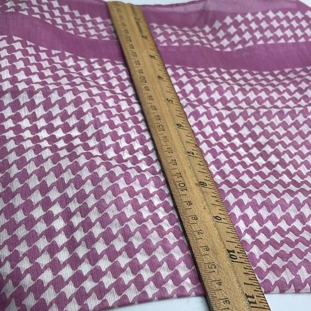 Vintage 100% acetate houndstooth hand rolled 21” X21” scarf.